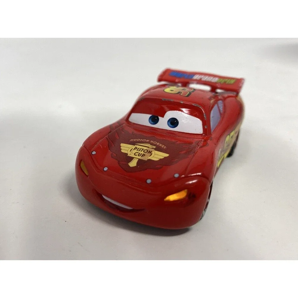 Mattel Lightning McQueen Lights & Sounds Diecast Car Disney Pixar Cars 2